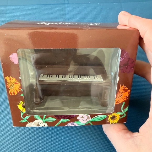 Taylor Swift  Acoustic Piano Ornament NEW - Picture 5 of 5